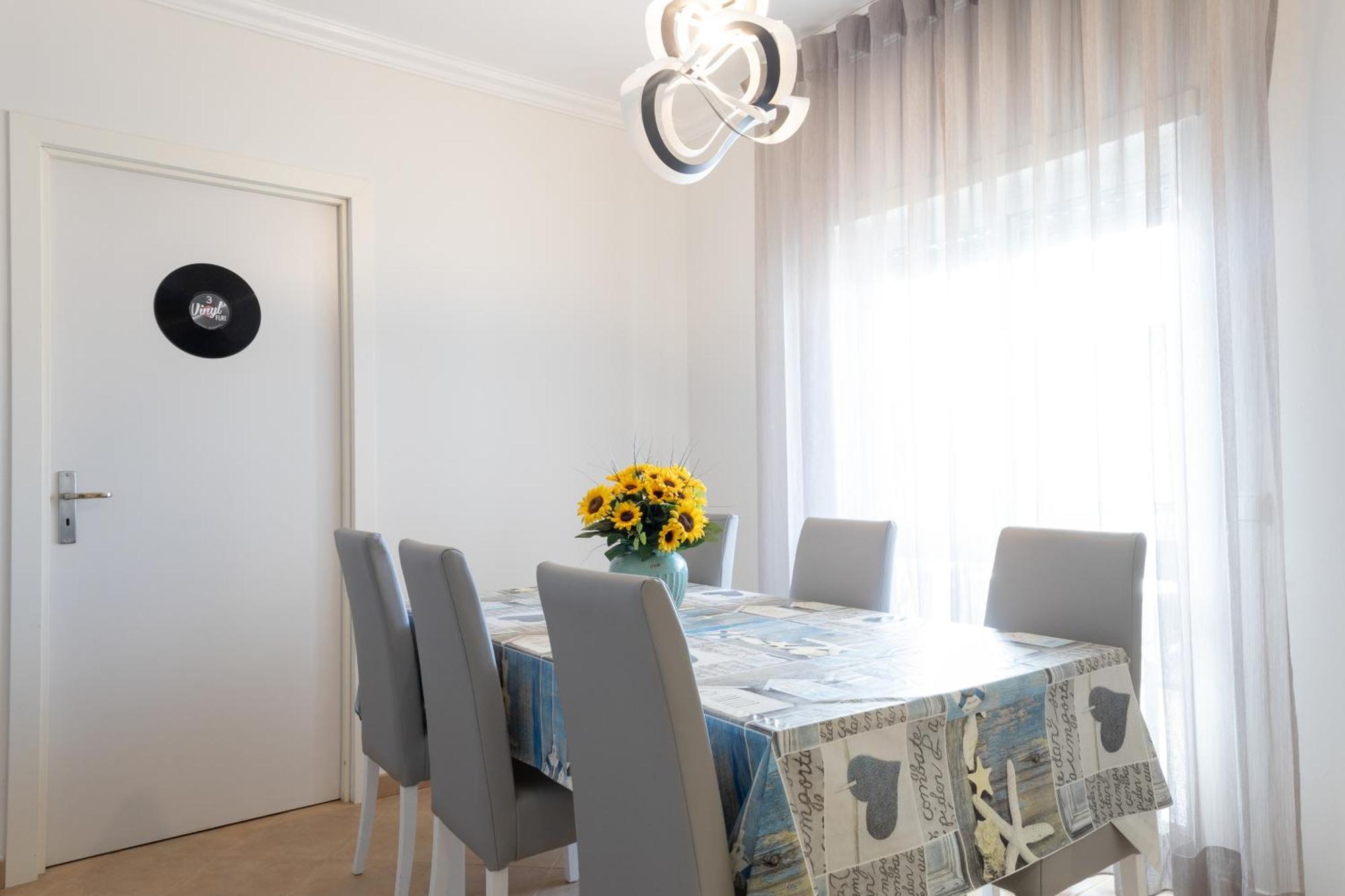 Vinyl Flat Bed & Breakfast - Rooms Lagos Exterior photo